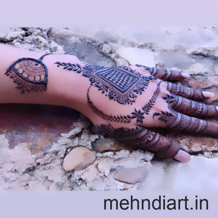 new back hand mehndi design